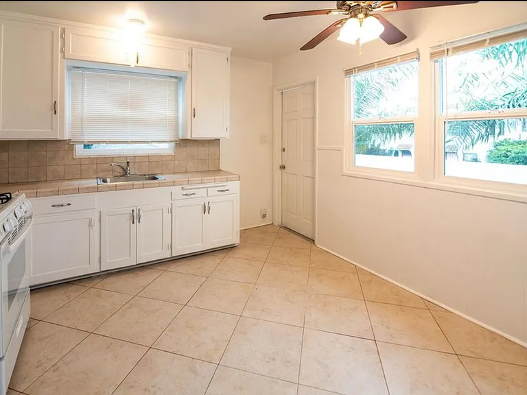 2168 Bacon St — Photo 14