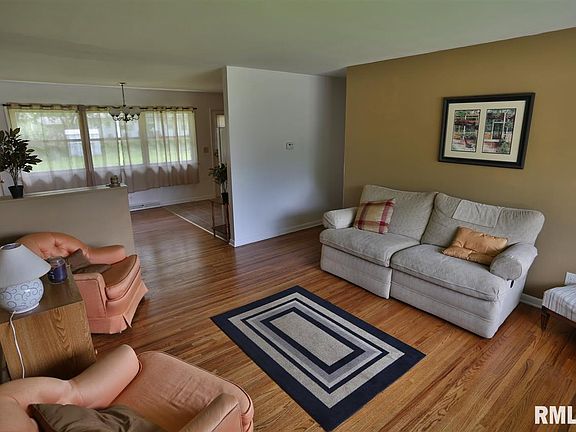 4th image of 2610 N Sterling Ave