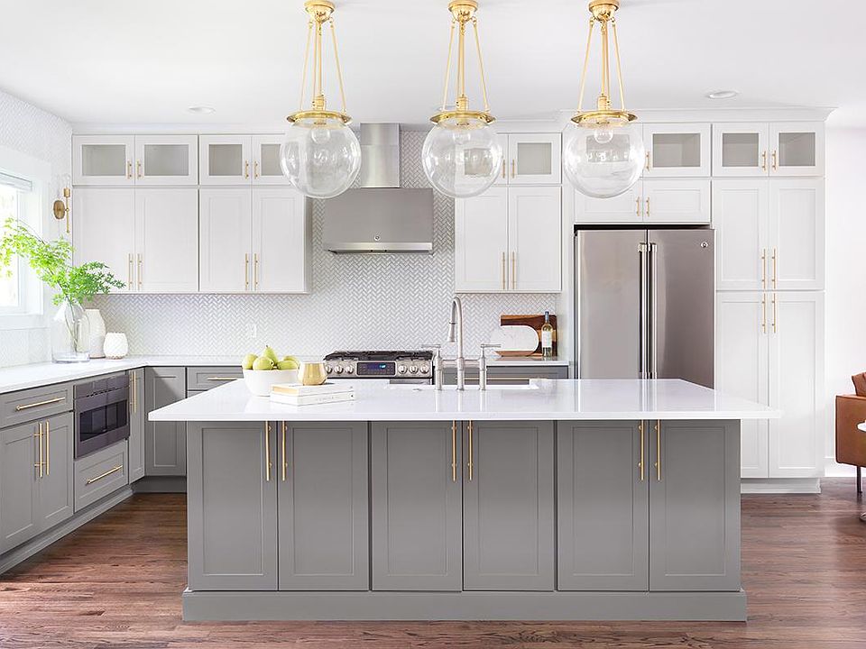 Gourmet kitchen with large island for entertaining