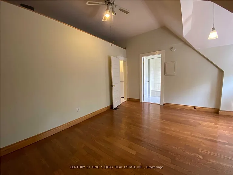 154 Sorauren Ave #3 — Photo 8