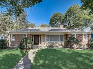 909 S Naperville Rd, Wheaton, IL 60189