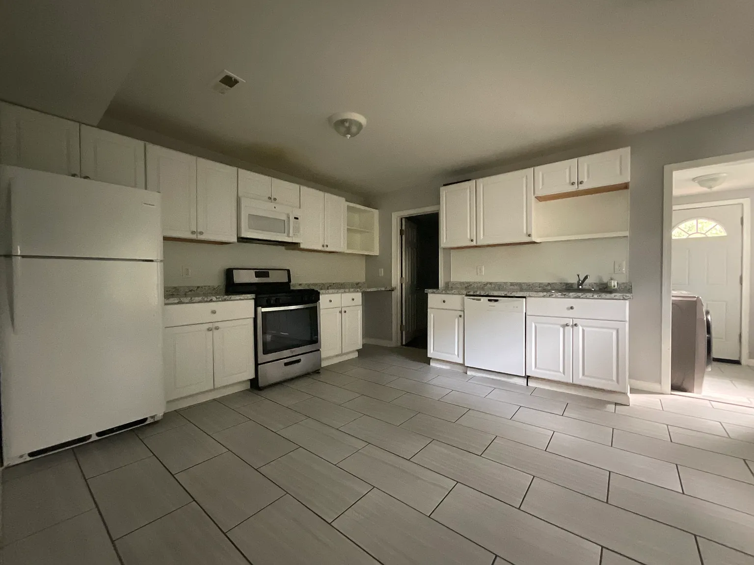 3 bed, 1.5 bath, 1200 sqft, $2,650 — Photo 4