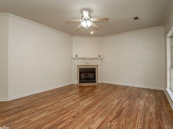 3rd image of 1121 English Oak Dr