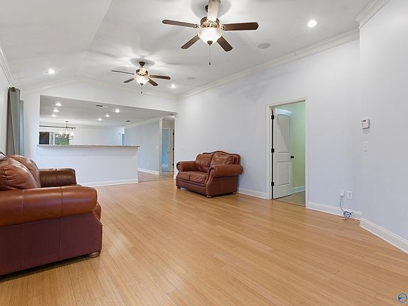 5th image of 101 Bermuda Lakes Dr