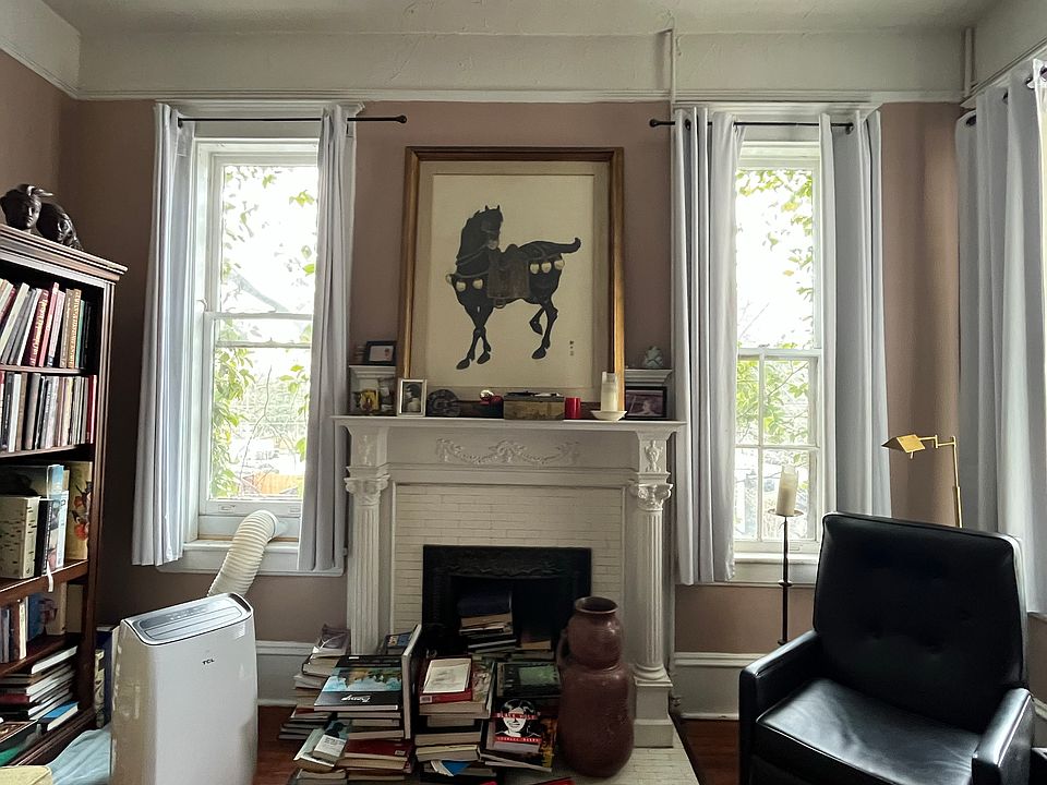 1st image of 2220B Barnard St #2220B