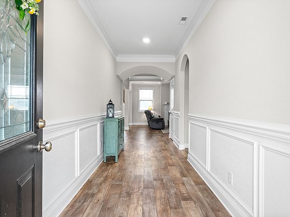 3rd image of 109 Darby Dr