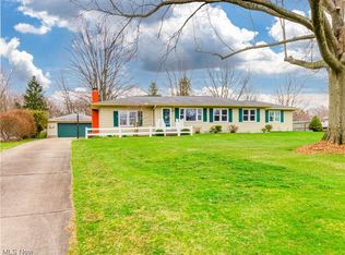 2961 Givens Dr, Barberton, OH 44203