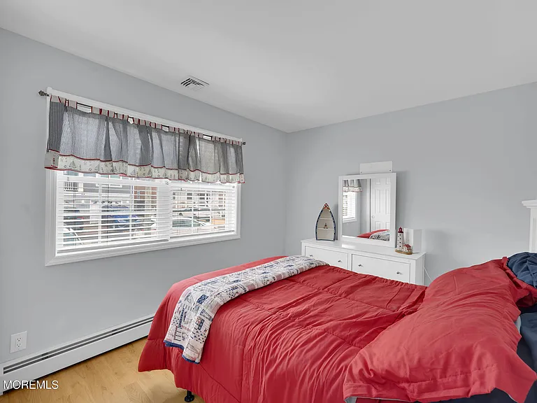 8 Nichols Ave — Photo 18
