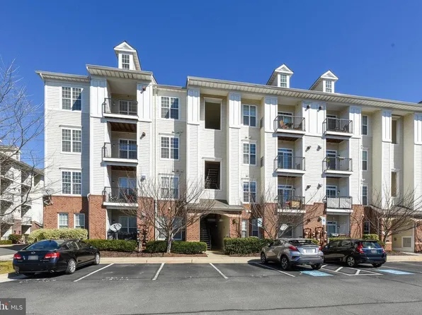 21210 McFadden Sq Unit 303, Sterling, VA 20165
