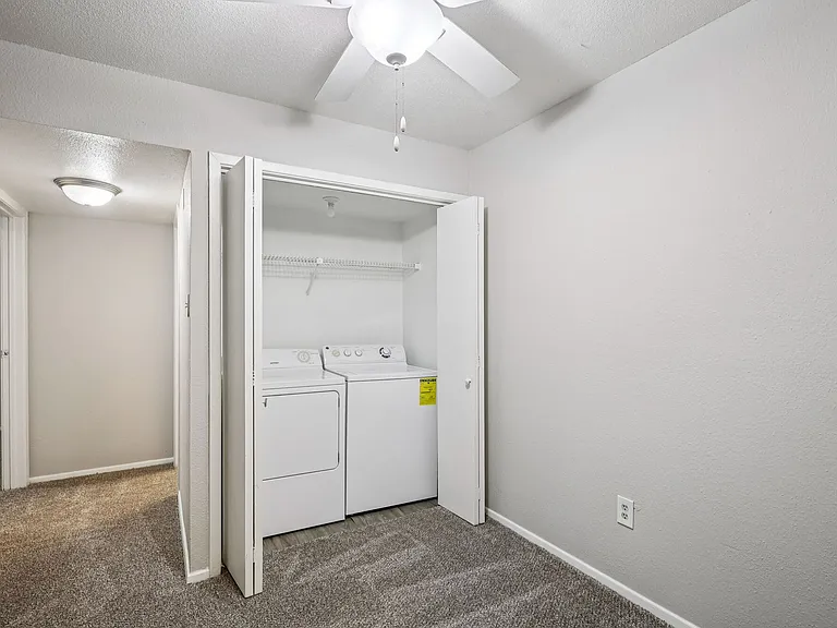 Porterwood Apartments — Photo 27