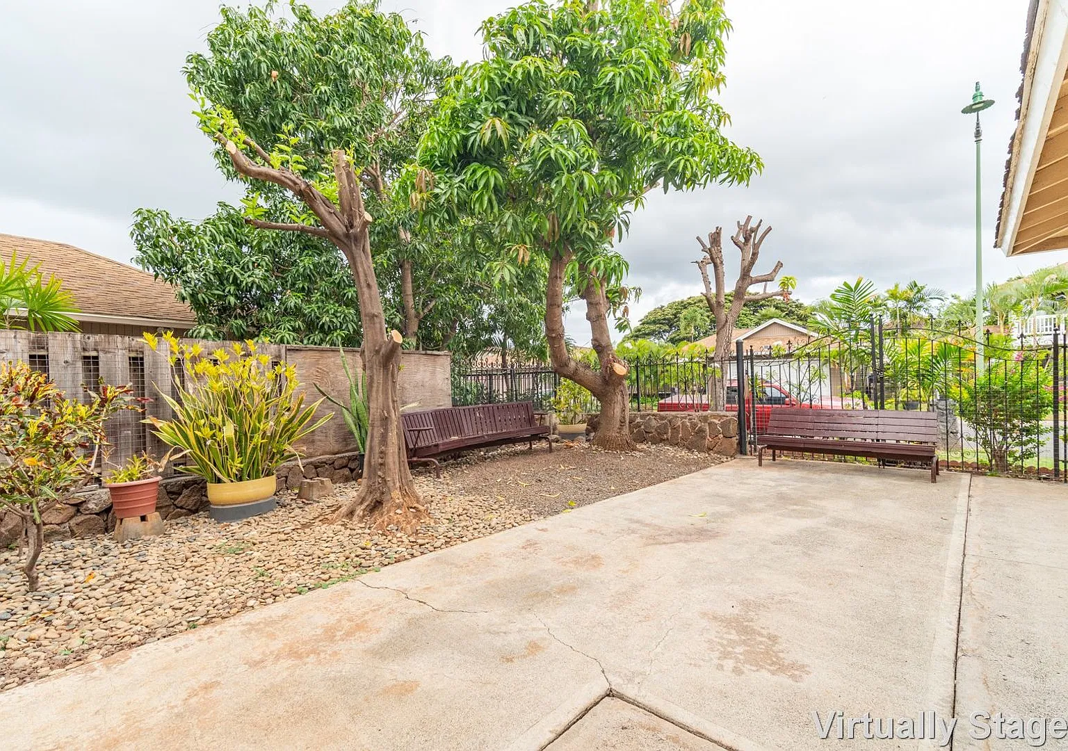 4-bedroom, 2-bath 2 story home in Westloch Estates — Photo 4