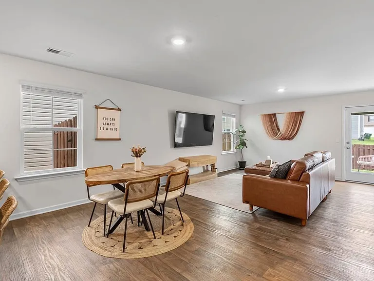 1098 Belmont Green Rd — Photo 4