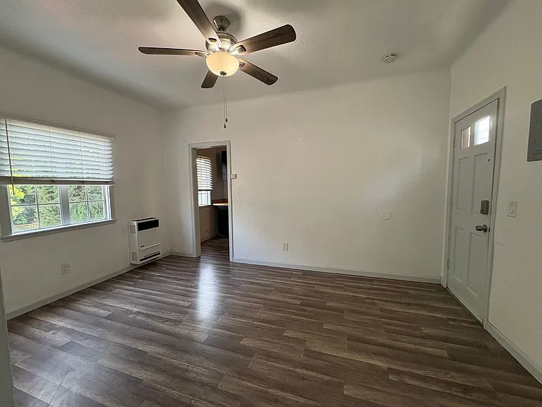 1000 Redondo Ave — Photo 1