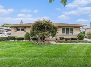 29832 Autumn Ln, Warren, MI 48088