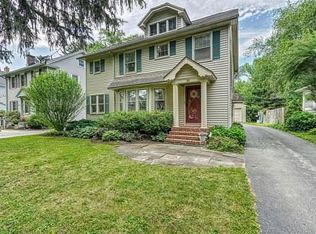 95 Elm Dr, Rochester, NY 14609