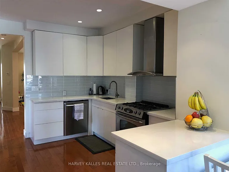 148 Roslin Ave — Photo 8