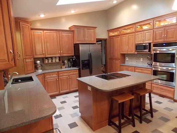 This stunning kitchen will spoil any chef with its divine custom Nowak maple cabinets, elegant quartz countertops, sleek stainless steel appliances, and exquisite ceramic tile flooring, ceramic backsplash, and soft close drawers.