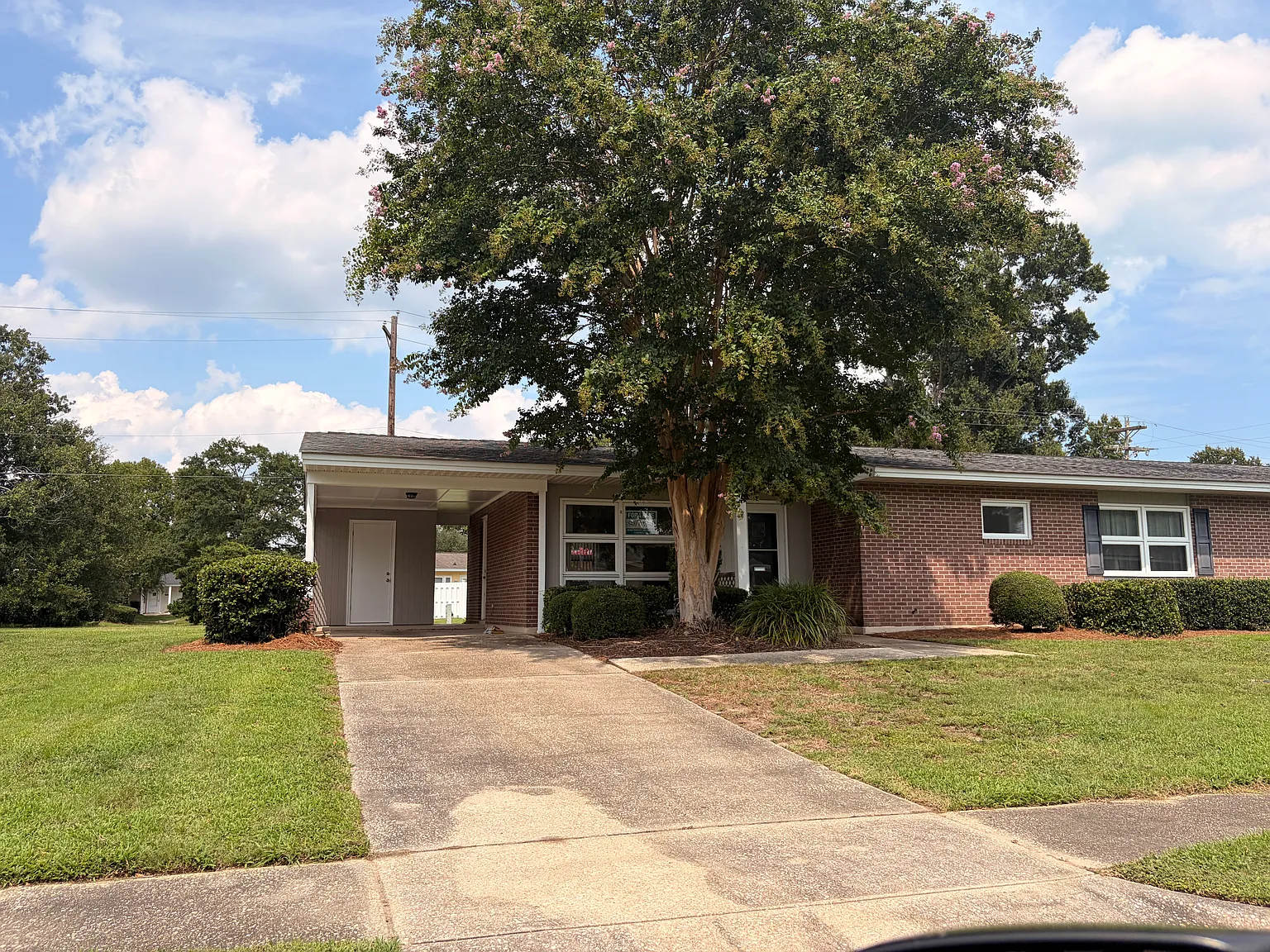 3 bed, 1.5 bath, 1220 sqft, $1,500 — Photo 1