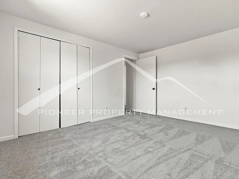 2896 S Paris St — Photo 23