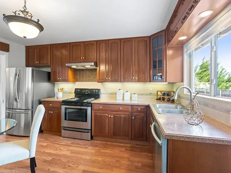 2490 Lexington Way — Photo 5