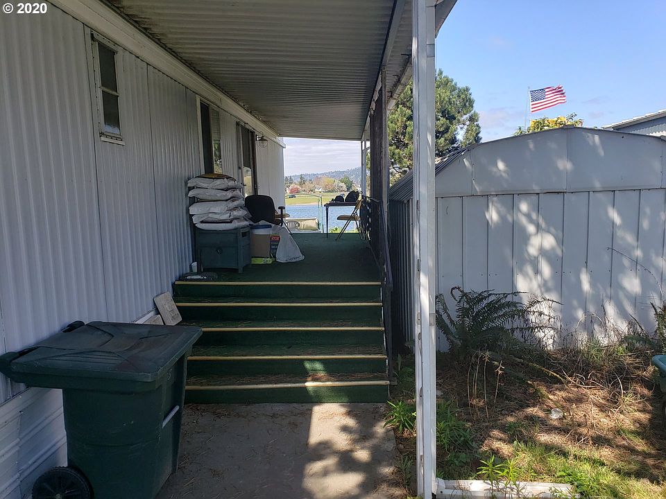 1st image of 296 Island Aire Dr
