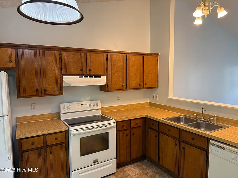 133 Twin Wood Dr — Photo 4