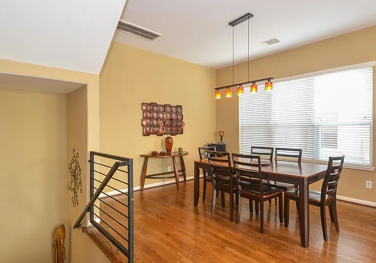 3010 Caroline St — Photo 9