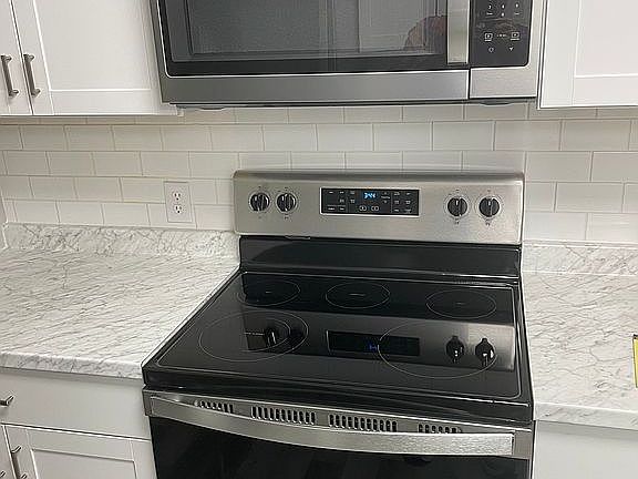 5th image of 639 Edison St