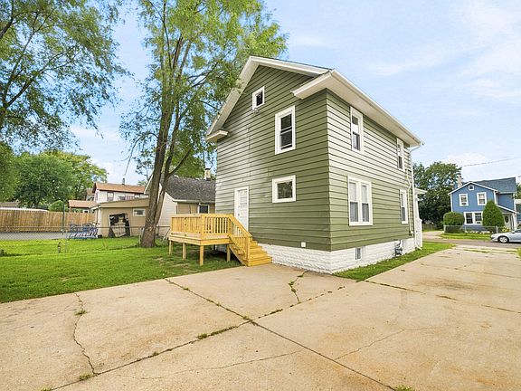3rd image of 223 Bevier Pl