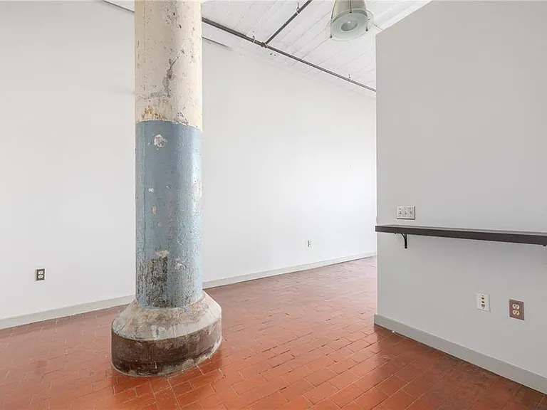 881 Memorial Dr SE #206 — Photo 3