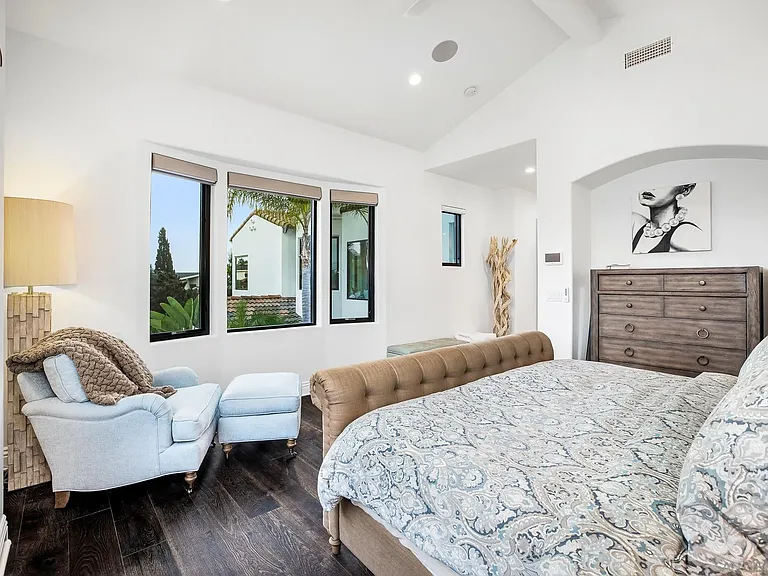 1070 Coronado Ave — Photo 49