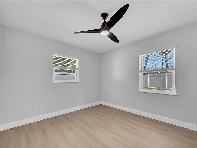 3009 W Binnicker Ave — Photo 19