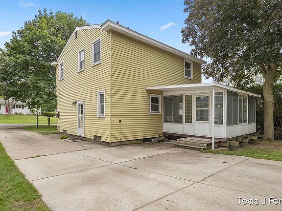 4th image of 2355 Gaynor Ave NW