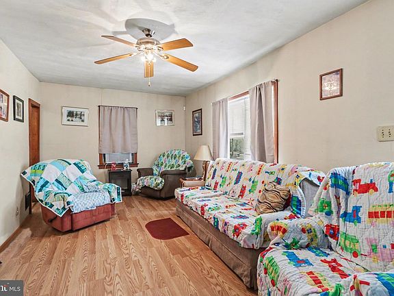 3rd image of 1750 Old Trail Rd