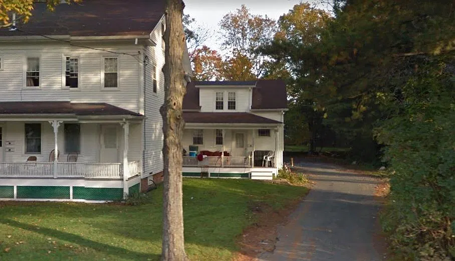 4 bed, $3,500 — Photo 1