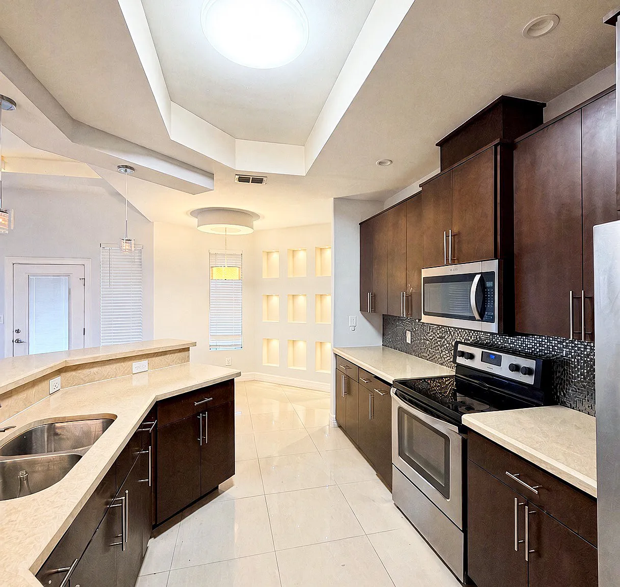 3 bed, 1601 sqft, $1,900 — Photo 3