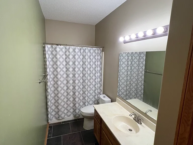 929 Plymouth Ln NW — Photo 27