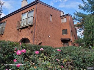 2 Lowell Ct, Teaneck, NJ 07666