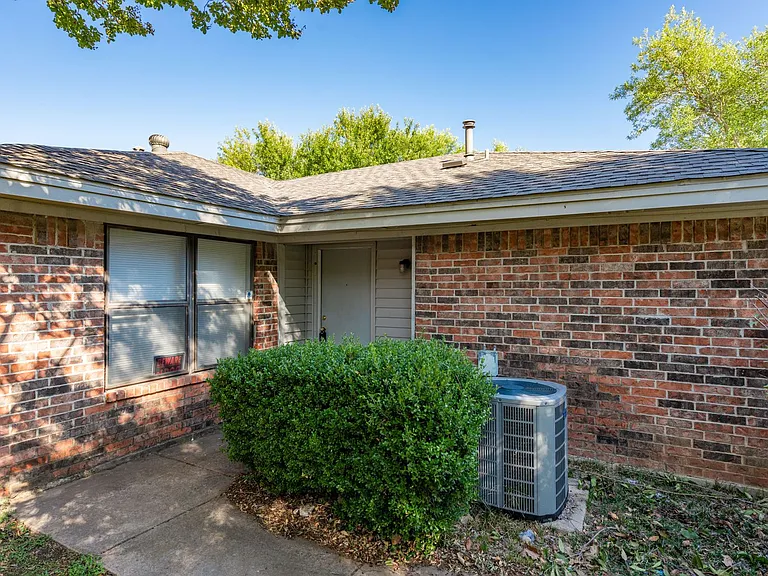 4605 & 4607 Menzer Rd — Photo 29