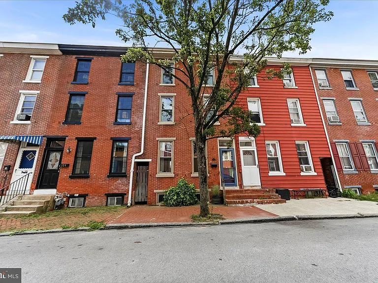 122 E Miner St — Photo 1