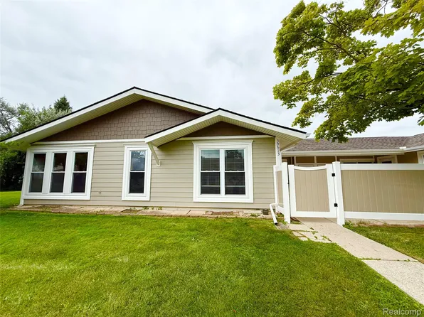 39613 Village Wood Ln, Novi, MI 48375