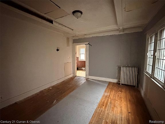 5th image of 107 McLean St