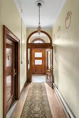 2nd image of 253 W 138th St