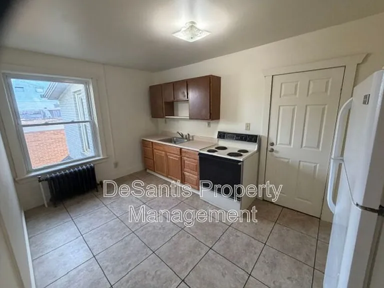 210 N Liberty St #3 — Photo 2