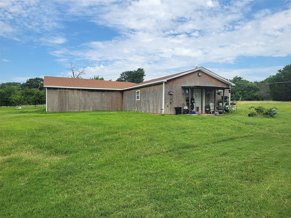2nd image of 1609 Sweet Springs Rd