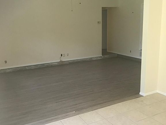 5th image of 604 Bocowood Cir