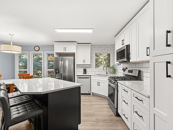 3rd image of 20235 Valley View Dr