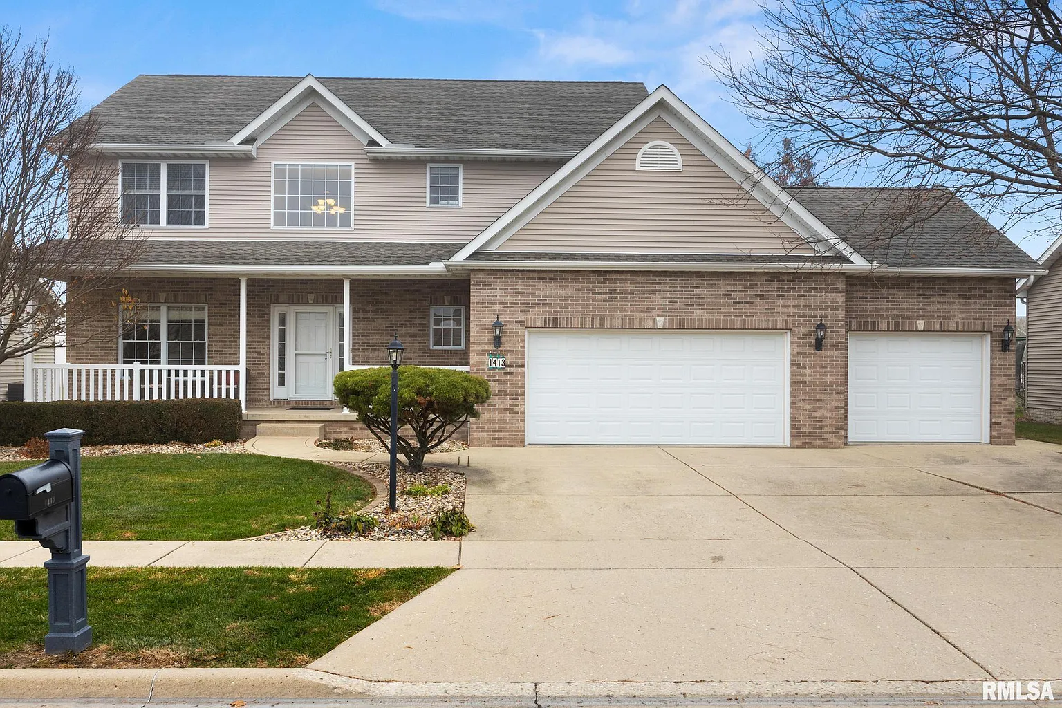 1413 Aspen Dr photo 1