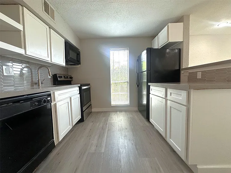 3214 Hutchins St #2 — Photo 4