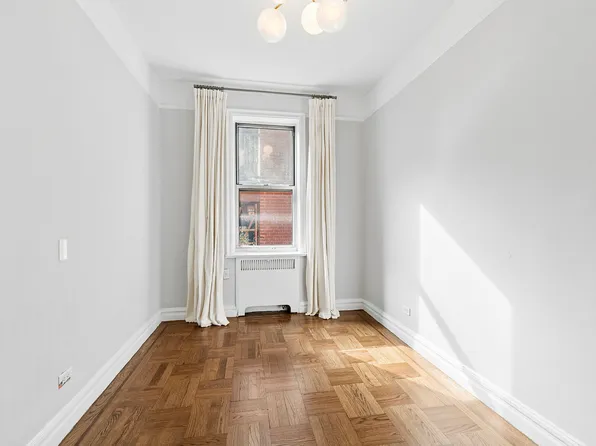 680 West 204th Street image 2 of 6